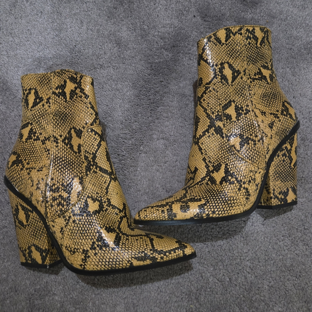 BRAND NEW Steve Madden Yellow Snake-Print Block Heel Booties